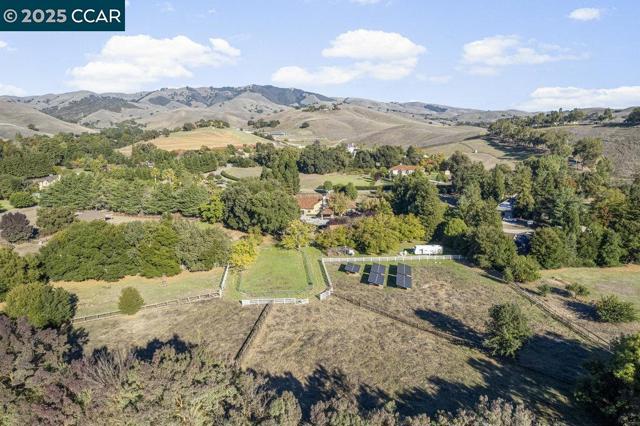 5655 Bruce Dr, San Ramon CA: https://media.crmls.org/mediaz/4cf8cf65-a40f-403e-a63b-6a7c865f1974.jpg