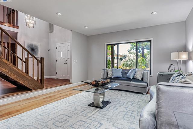 39622 Benavente Ave, Fremont CA: https://media.crmls.org/mediaz/4cf8f1f8-f8e0-40d8-acf8-12dbb423ad27.jpg