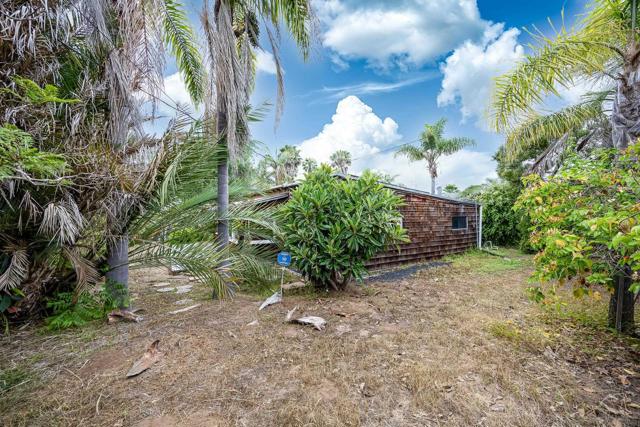 890 Capri Rd, Encinitas CA: https://media.crmls.org/mediaz/4cf92083-df61-40f9-a9c6-9e23cc293c64.jpg