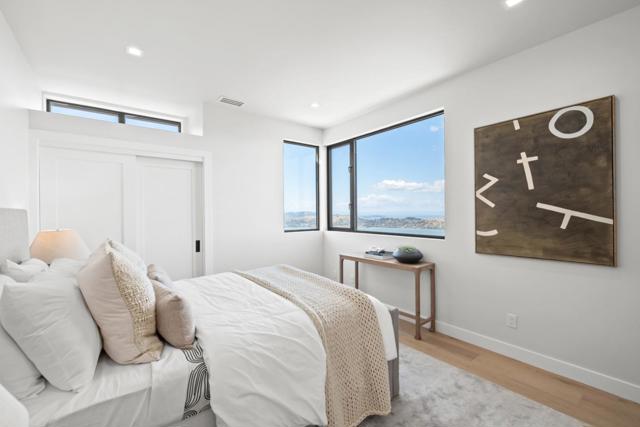 3 Wolfback Ridge Road, Sausalito CA: https://media.crmls.org/mediaz/4cf9622d-5364-4d86-aa8b-4a861949fc87.jpg