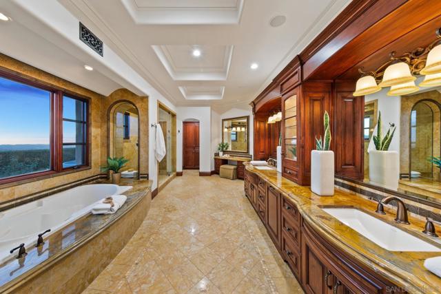15707 Blue Crystal Trl, Poway CA: https://media.crmls.org/mediaz/4cfb1877-4004-4b5c-a4bd-07f67c55a42c.jpg