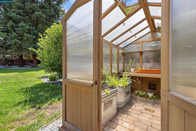 5104 Alhambra Valley Rd, Martinez CA: https://media.crmls.org/mediaz/4cfbc203-9687-438b-b738-be6ea2af12c9.jpg