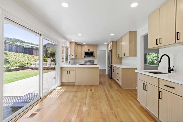 6561 Skyfarm Drive, San Jose CA: https://media.crmls.org/mediaz/4cfcb9bc-46e9-4c3b-84db-3eb08f12ea09.jpg