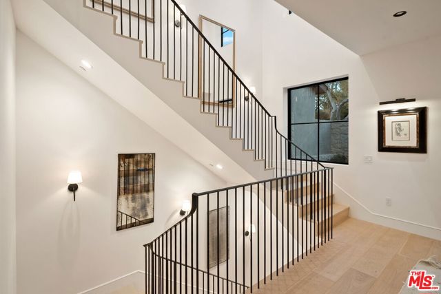 10444 Charing Cross Road, Los Angeles CA: https://media.crmls.org/mediaz/4cfccee7-9046-4e0a-ac17-69e44e0b4d0f.jpg