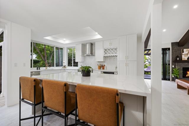 6555 Caminito Northland, La Jolla CA: https://media.crmls.org/mediaz/4cff4c2e-228d-4932-8062-7b127a46f618.jpg