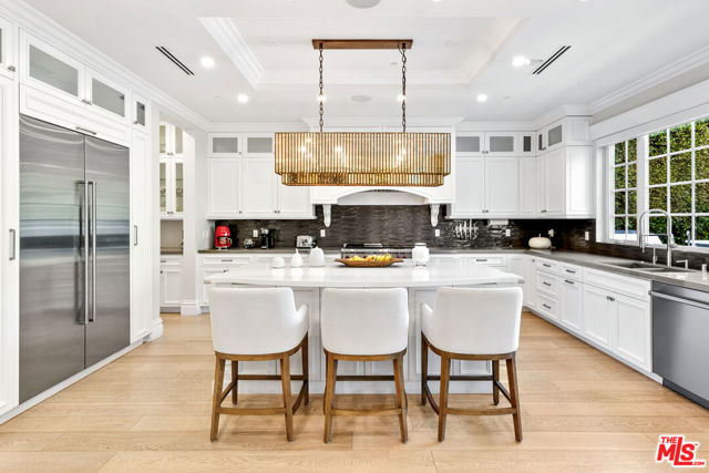 5000 Petit Avenue, Encino CA: https://media.crmls.org/mediaz/4cff8f98-65fb-490d-bf86-ff89c31ae00a.jpg