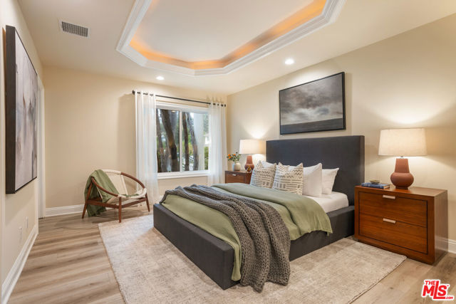 Image 23 of 33 For 16633 Park Lane Circle