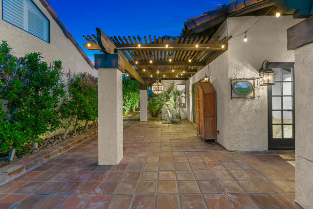 60 Calle Solano, Rancho Mirage CA: https://media.crmls.org/mediaz/4d00561e-ebdd-4202-aae4-b4dac74cde3a.jpg