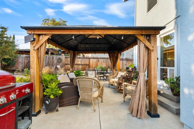 1090 Los Altos Drive, Hollister CA: https://media.crmls.org/mediaz/4d005c07-0c1c-41da-8fbd-f5b25c3847a3.jpg