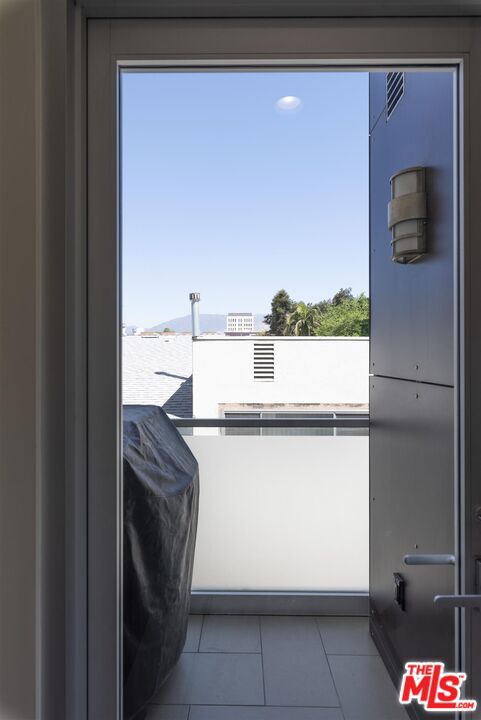 https://media.crmls.org/mediaz/4d006c3e-eb03-4e94-9553-49b6931f3a86.jpg?preset=X-Large