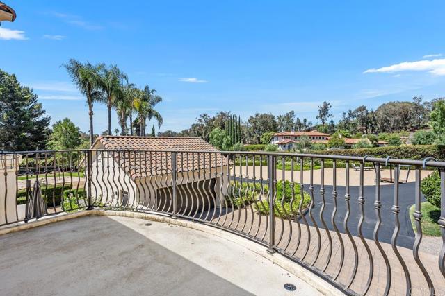 3433 Western Springs Rd, Encinitas CA: https://media.crmls.org/mediaz/4d009b7c-1f5c-4407-aad8-4f637fb80f41.jpg