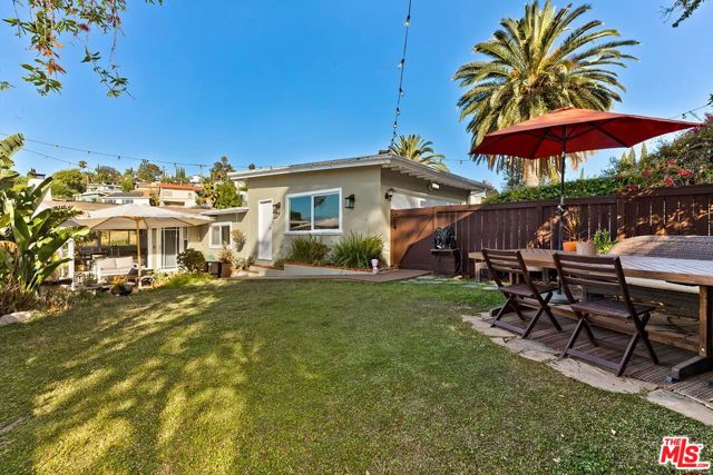 1410 Wellesley Drive, Glendale CA: https://media.crmls.org/mediaz/4d0189e6-1ddb-4c62-a963-e596c9249975.jpg