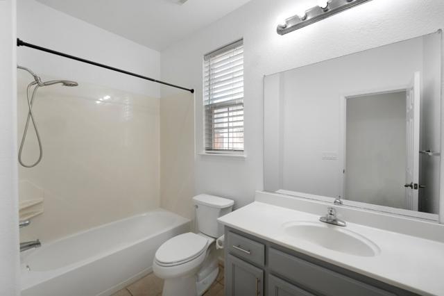 16341 Adobe Way, Lathrop CA: https://media.crmls.org/mediaz/4d01e914-ec15-4879-b730-a807669880bf.jpg