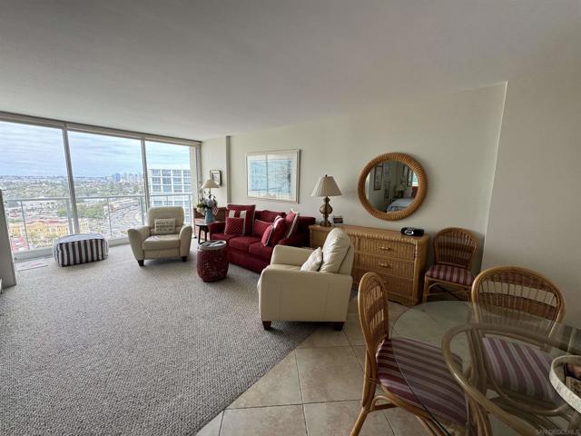 1720 Avenida Del Mundo, Coronado CA: https://media.crmls.org/mediaz/4d027f41-28a1-43ac-a9f9-b4b5ff5df2ca.jpg