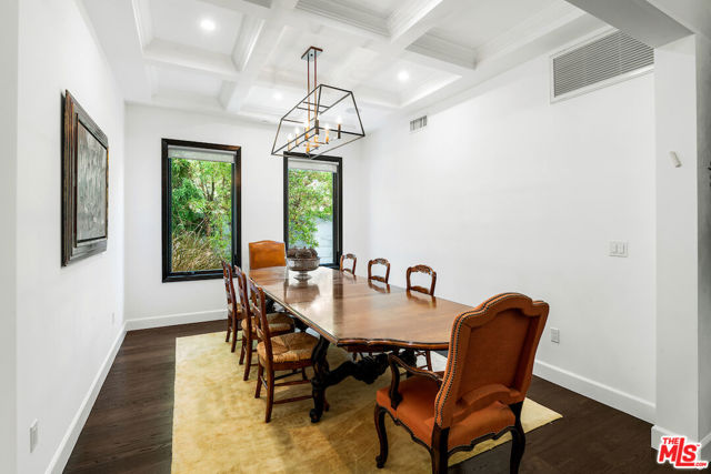 356 S Clark Drive, Beverly Hills CA: https://media.crmls.org/mediaz/4d0297b5-7b20-4df7-8a32-ddad59098032.jpg