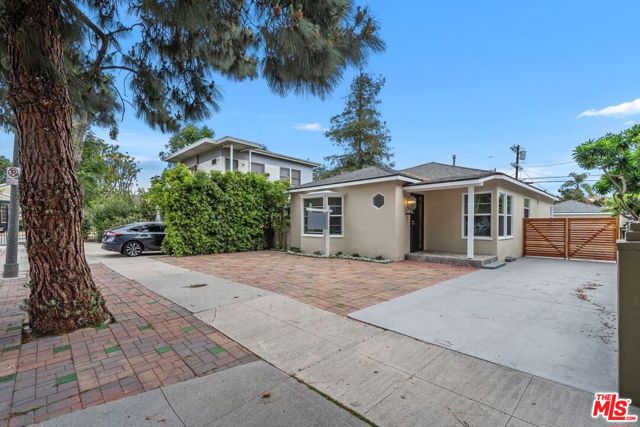 4231 Edenhurst Avenue, Los Angeles CA: https://media.crmls.org/mediaz/4d0305bd-dc32-43ba-94c9-92fd44fec1bc.jpg