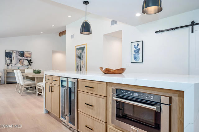 674 Lautrec Court, Thousand Oaks CA: https://media.crmls.org/mediaz/4d03cb34-eb2b-4599-a46c-90ad4b416f7d.jpg