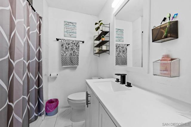 124 E View St, Fallbrook CA: https://media.crmls.org/mediaz/4d03fa6e-f44a-4a85-a95d-349351b64c7b.jpg