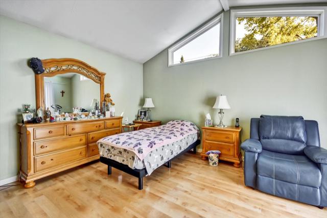 255 Nimitz Avenue, Redwood City CA: https://media.crmls.org/mediaz/4d041ad0-491f-47d0-87a8-042847c5baf9.jpg