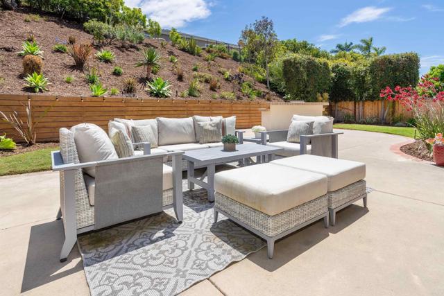 7866 Calle Oliva, Carlsbad CA: https://media.crmls.org/mediaz/4d048ee6-97a7-4ec4-bc88-674e53140e41.jpg