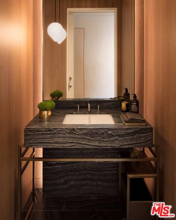 Model Powder Bath