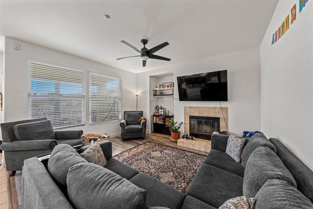 Detail Gallery Image 7 of 22 For 2007 Pleasant Waters Ct, Spring Valley,  CA 91977 - 5 Beds | 3 Baths