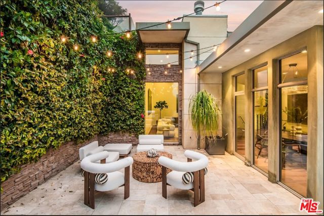3685 Mandeville Canyon Road, Los Angeles CA: https://media.crmls.org/mediaz/4d053558-10bf-4b6f-ad73-2fd97b5e68bc.jpg