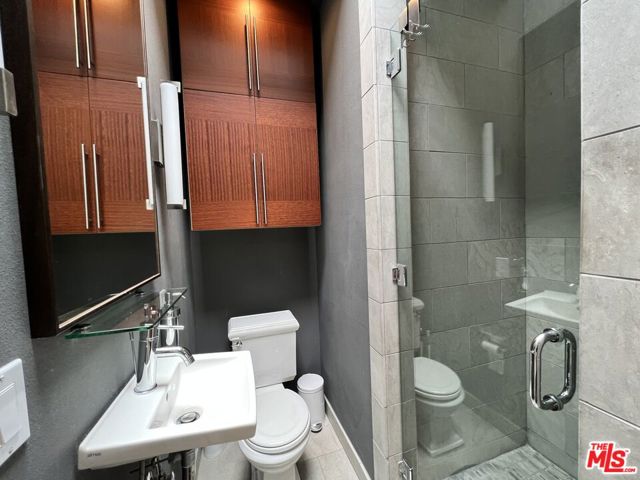 855 N Sweetzer Avenue, West Hollywood CA: https://media.crmls.org/mediaz/4d05e22b-6bac-4fe6-9f37-80e309e9127a.jpg