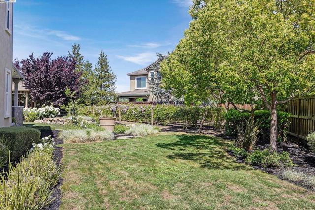 3838 Santa Fe Lane, Tracy CA: https://media.crmls.org/mediaz/4d05f7ae-d0ba-4626-9979-208faa95712f.jpg