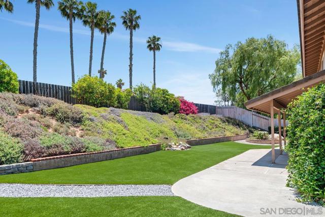 12847 Abra Pl, San Diego CA: https://media.crmls.org/mediaz/4d06d971-250f-4116-9299-d16c5114d4ea.jpg