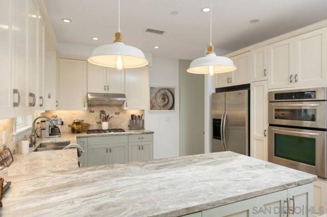 840 C Ave, Coronado CA: https://media.crmls.org/mediaz/4d0723fa-feb1-483e-9ca5-67c871c52fd2.jpg
