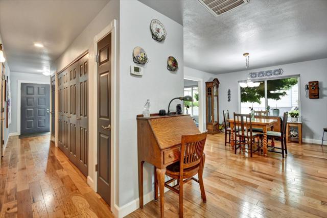 4214 Gull Cove Way, Capitola CA: https://media.crmls.org/mediaz/4d072b2f-6dca-4b1d-8d29-3ea9ff4ed146.jpg