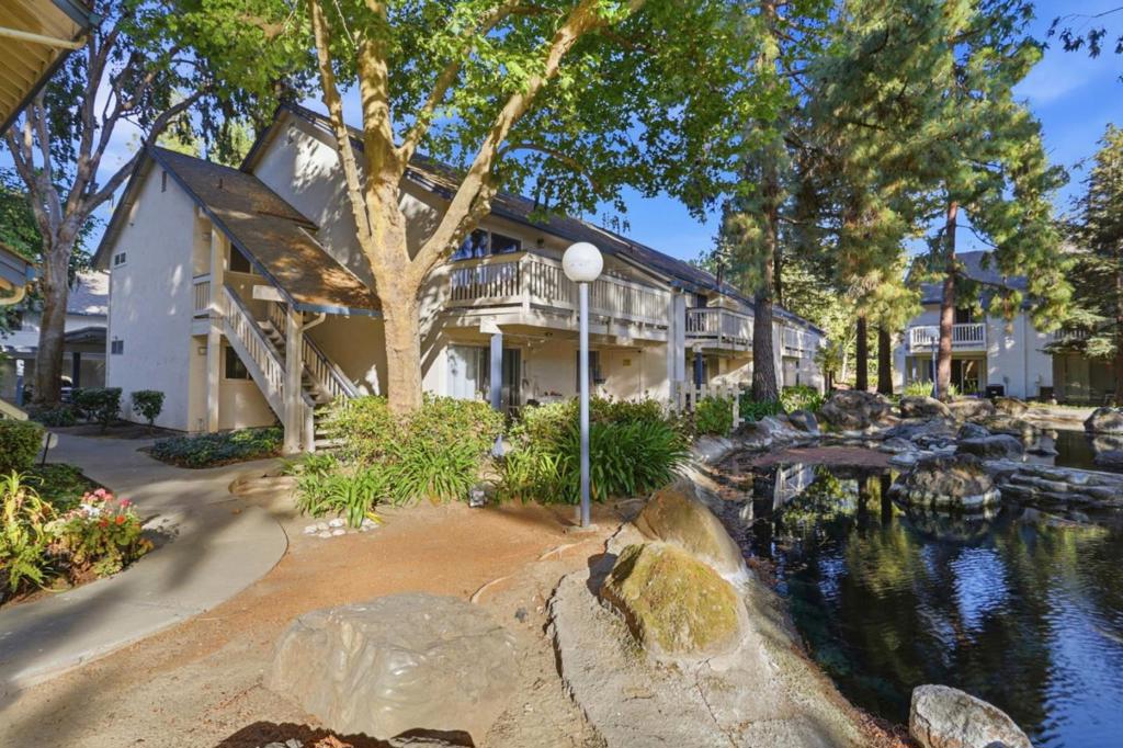 2217 Summereve Court