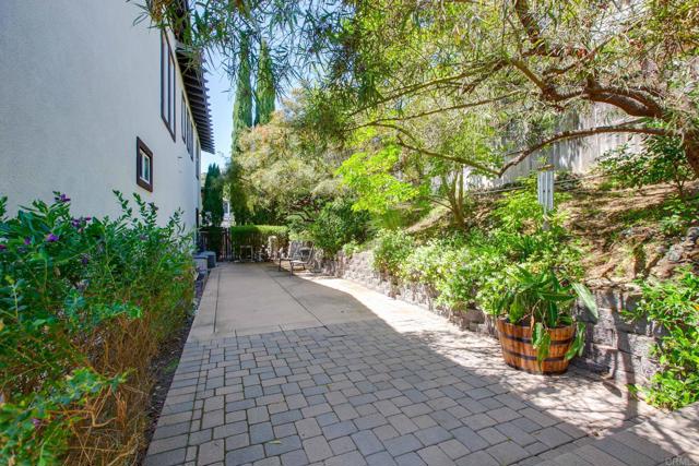 891 Antilla Way, San Marcos CA: https://media.crmls.org/mediaz/4d084da8-328a-4abe-afb0-695102ee9058.jpg