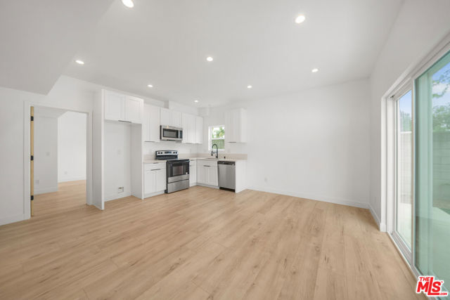 6835 Yolanda Ave, Reseda CA: https://media.crmls.org/mediaz/4d089daf-b968-4925-b42c-ac45d97c9634.jpg