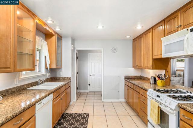 1216 Sherlock Way, Concord CA: https://media.crmls.org/mediaz/4d08ab7a-7480-4754-a244-fd4d0a6cf1f3.jpg