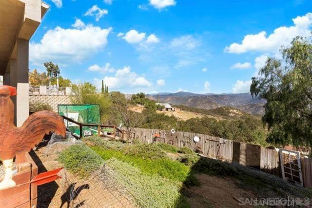 2216 Crest Dr, El Cajon CA: https://media.crmls.org/mediaz/4d08dc2f-d598-445f-923a-1d02fbef823c.jpg