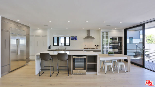 842 S Ogden Drive, Los Angeles CA: https://media.crmls.org/mediaz/4d090944-bcc0-4626-8bff-fdd44a7545b7.jpg