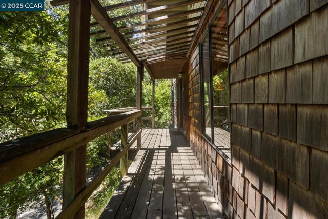 20 La Madronal, Orinda CA: https://media.crmls.org/mediaz/4d092510-4c88-4c8e-9539-3b04f0f1d950.jpg