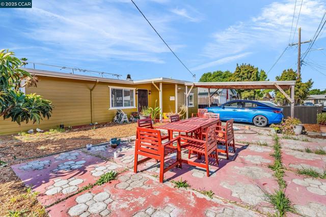 612 Thomas Dr, Richmond CA: https://media.crmls.org/mediaz/4d092a56-5867-49b4-b567-cf261e811f71.jpg