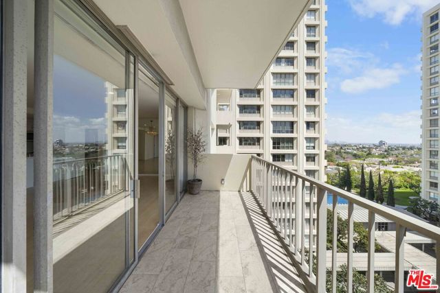 2160 Century Park East, Los Angeles CA: https://media.crmls.org/mediaz/4d09358f-5129-471c-9ad0-1483d498fd8c.jpg