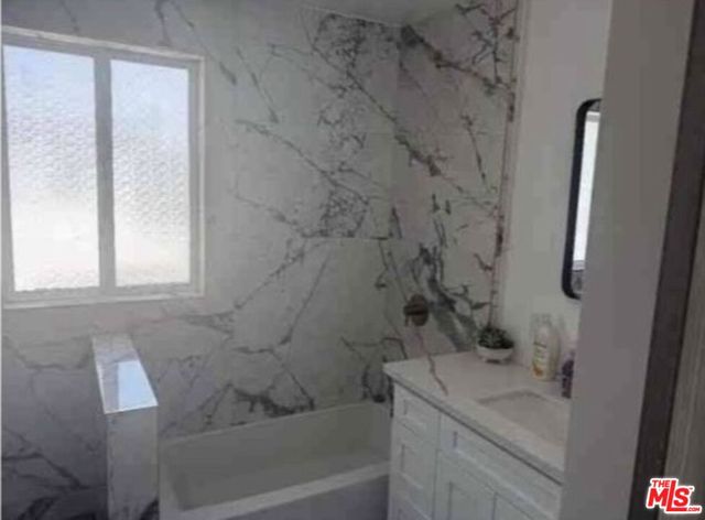 5813 Cleon Avenue, 3 photo 6