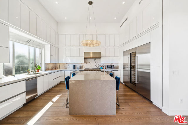 10715 Yerba Buena Road, Malibu CA: https://media.crmls.org/mediaz/4d0acc3f-09d6-47d0-97bd-9f2d22bc09db.jpg