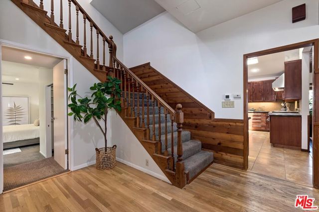 3201 Maplewood Avenue, Los Angeles CA: https://media.crmls.org/mediaz/4d0adb0e-7261-467c-a934-89d94221e266.jpg