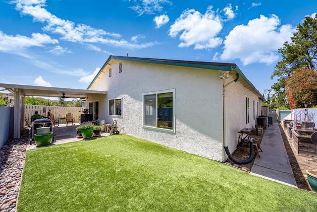 14543 High Pine St, Poway CA: https://media.crmls.org/mediaz/4d0ae7b7-3dc4-4a1a-8c10-a9eaa60db9d9.jpg