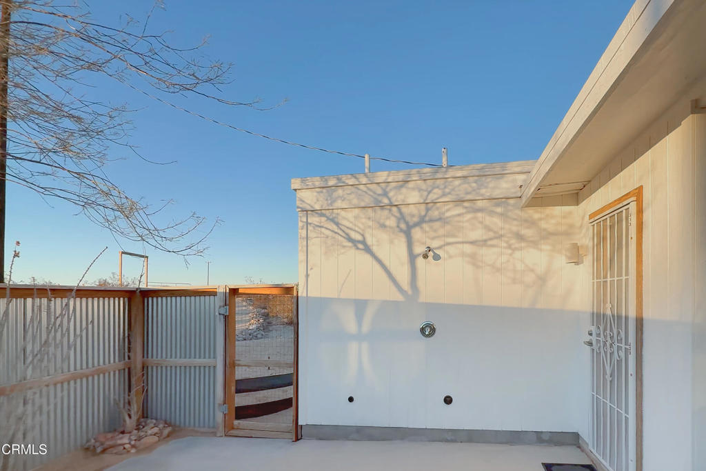 https://media.crmls.org/mediaz/4d0b9dd5-1550-44c5-b3d1-690e1a01bad4.jpg?preset=X-Large