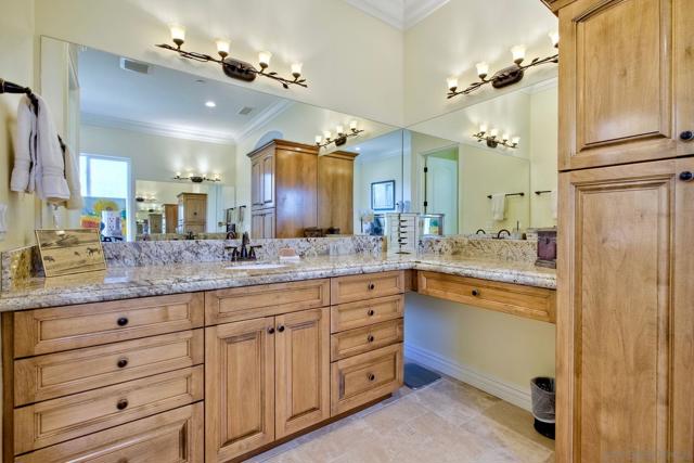 2224 Dos Lomas, Fallbrook CA: https://media.crmls.org/mediaz/4d0c6950-ba4a-4ccc-aaf2-f870c1c29dc6.jpg