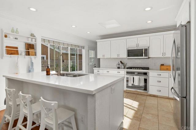 Detail Gallery Image 6 of 45 For 6849 Ballinger Ave, San Diego,  CA 92119 - 3 Beds | 2 Baths