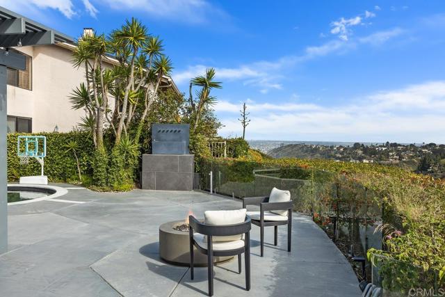 6544 Caminito Northland, La Jolla CA: https://media.crmls.org/mediaz/4d0d5ef3-b2b7-4be0-abaf-4fd100ff68bf.jpg