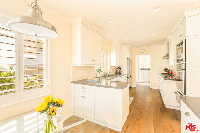 678 Loring Avenue, Los Angeles CA: https://media.crmls.org/mediaz/4d0d6d49-3a43-47f0-baa8-24863643c6bd.jpg